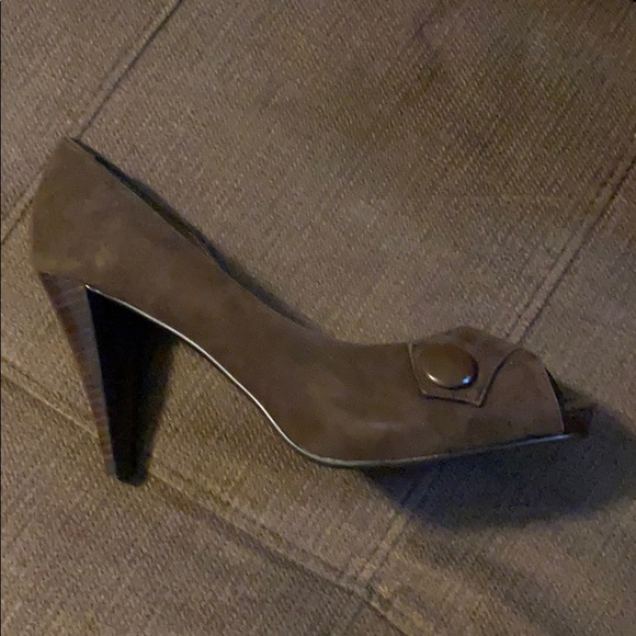 Heels - Picture 3 of 6